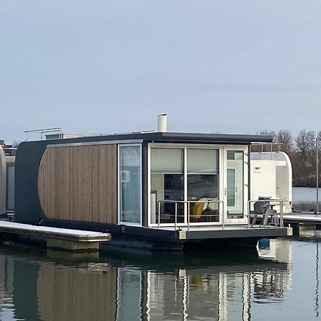 Houseboat Trinidad Hotel Маастрихт Екстериор снимка