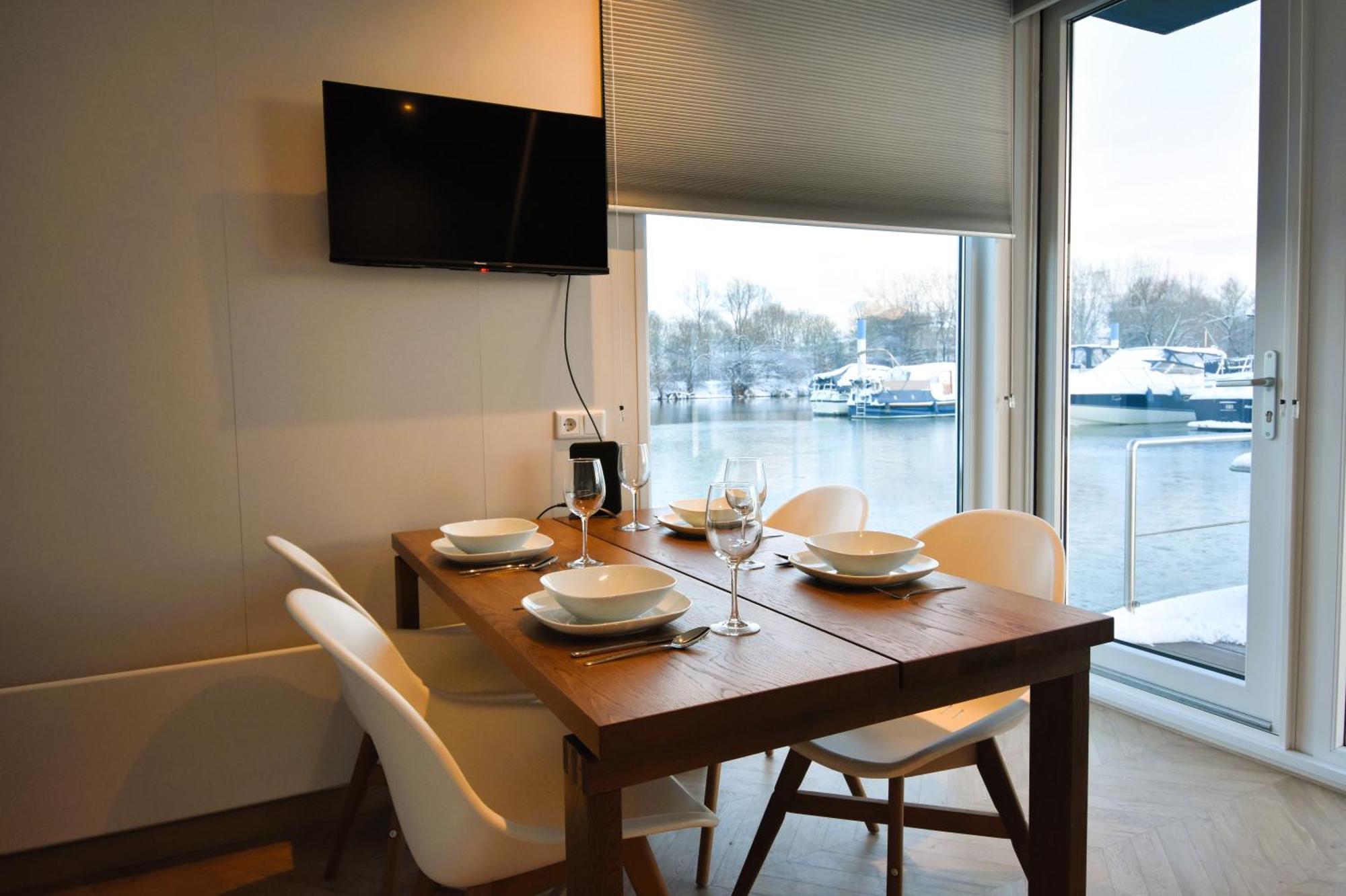 Houseboat Trinidad Hotel Маастрихт Екстериор снимка