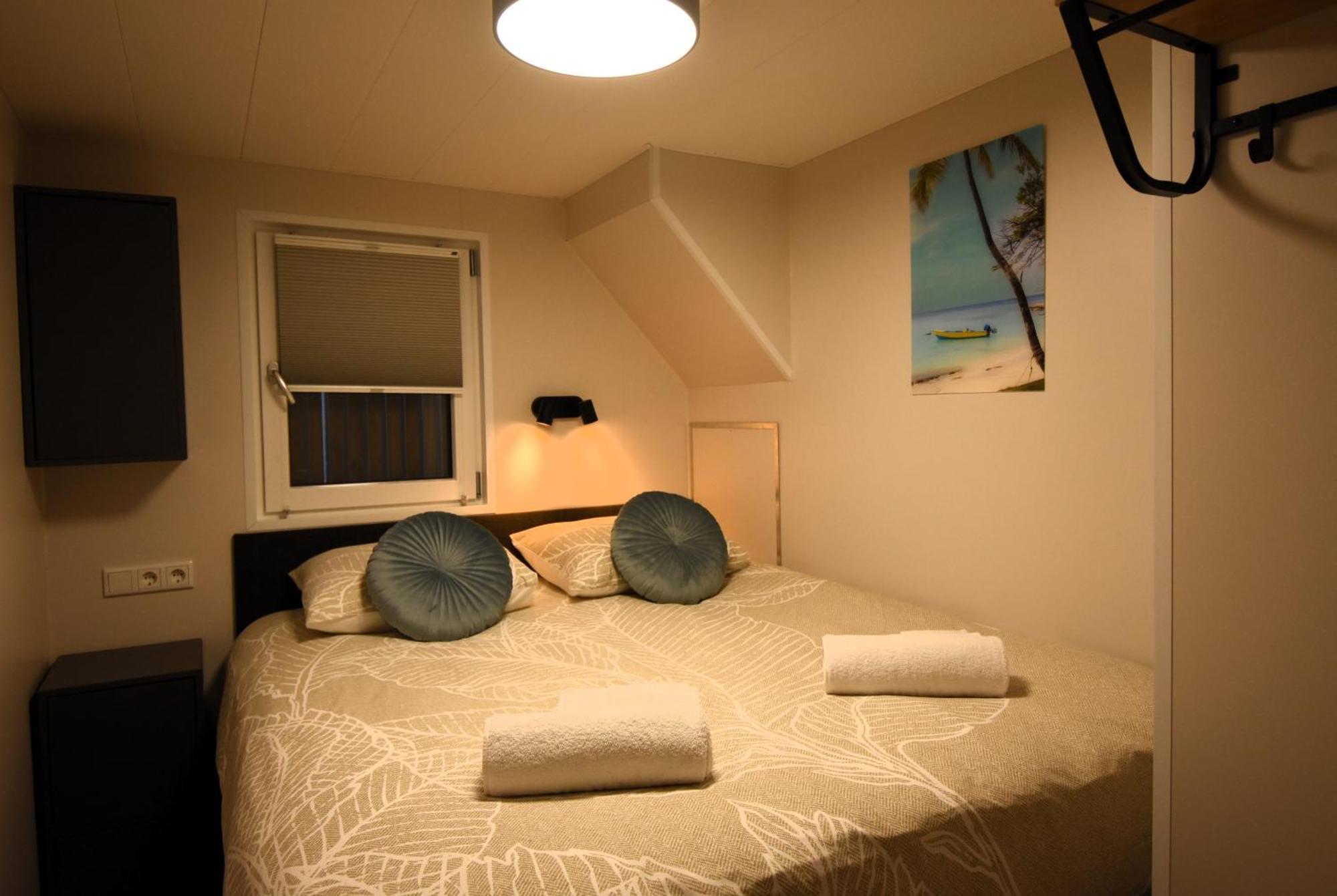 Houseboat Trinidad Hotel Маастрихт Екстериор снимка