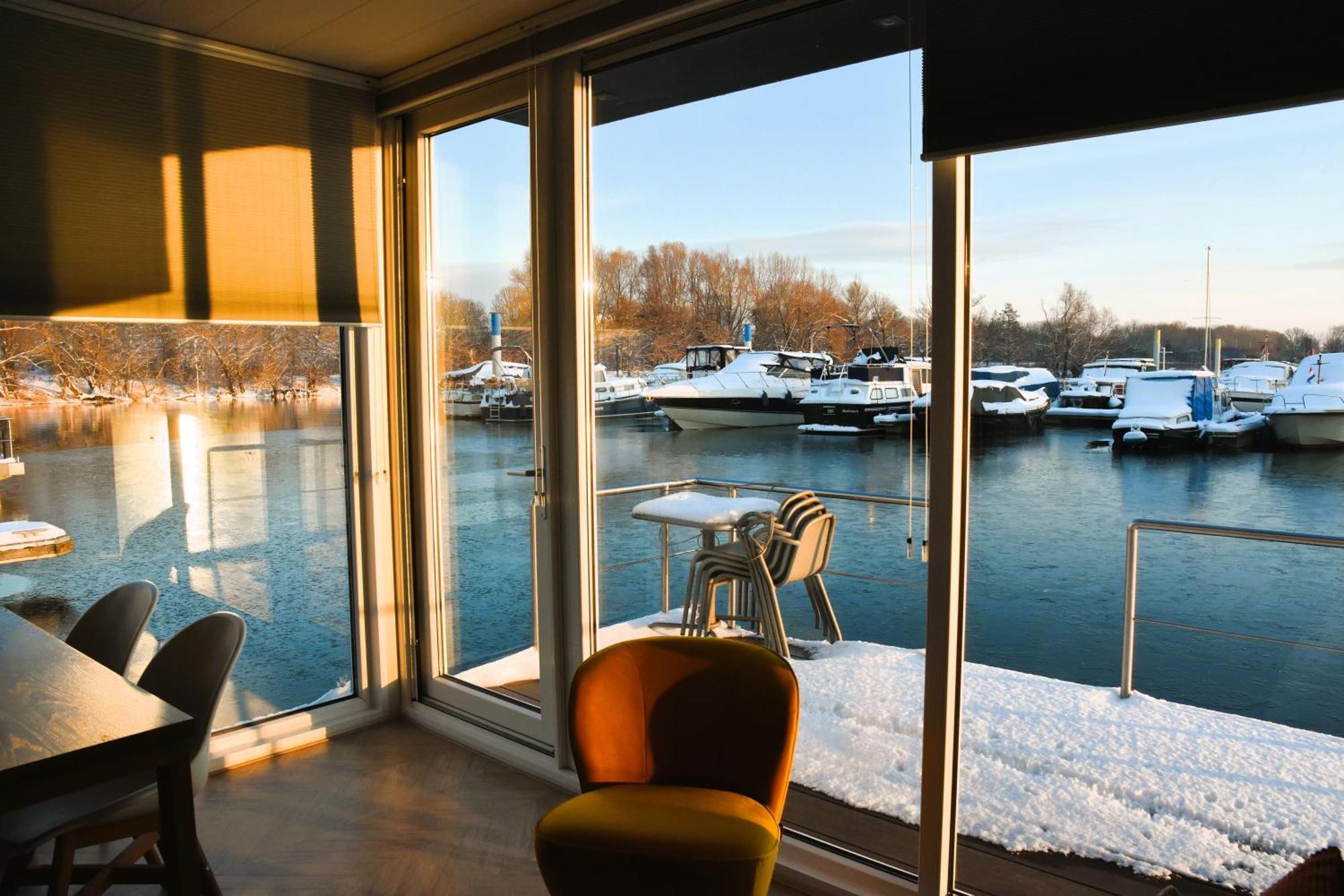 Houseboat Trinidad Hotel Маастрихт Екстериор снимка
