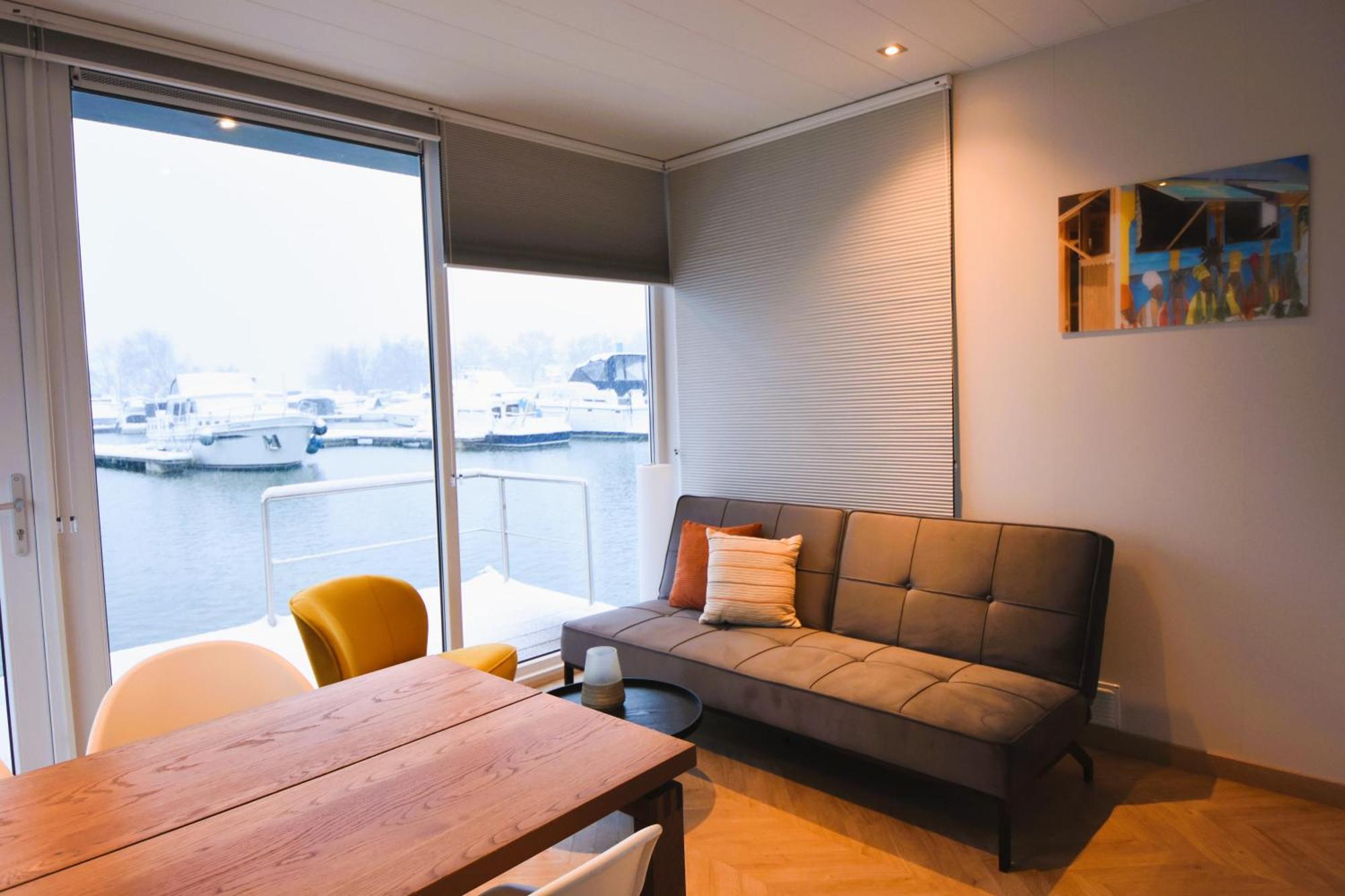 Houseboat Trinidad Hotel Маастрихт Екстериор снимка